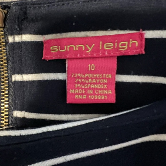 EUC Like new dress with zipper in the back - Picture 5 of 5